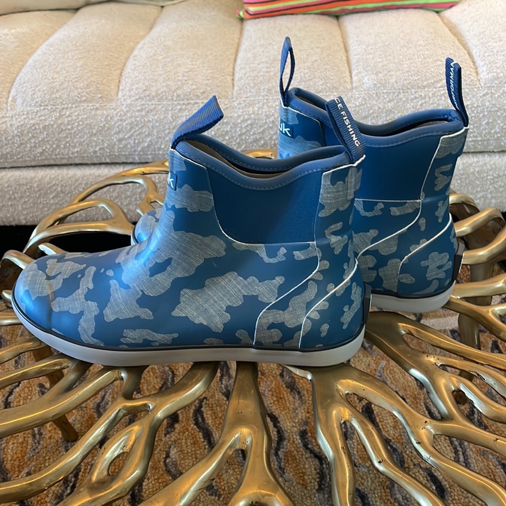 Huk Rogue Wave Boots - Blue Camo - Size 11 - NWOT